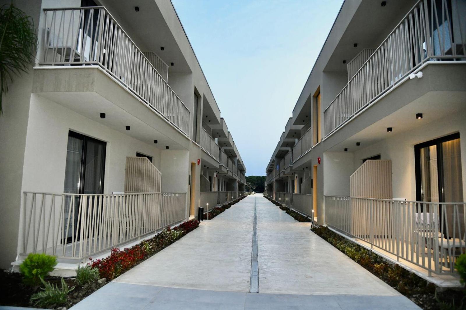 Amber Village Spille Exteriér fotografie
